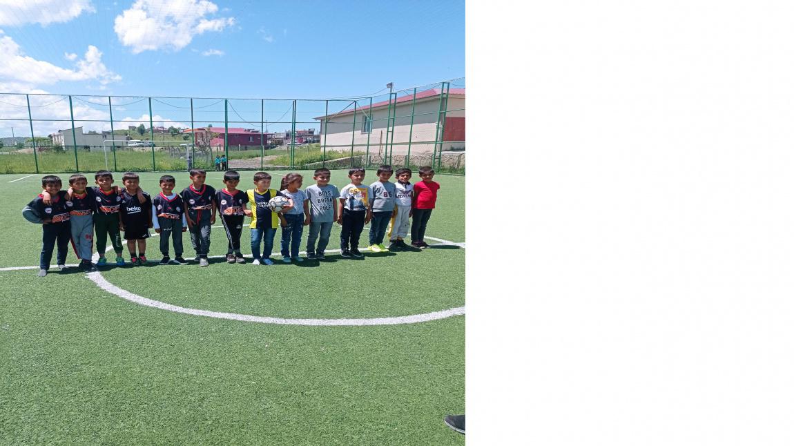 İlkokul Öğrencilerimizin Futbol Turnuvasından Kareler